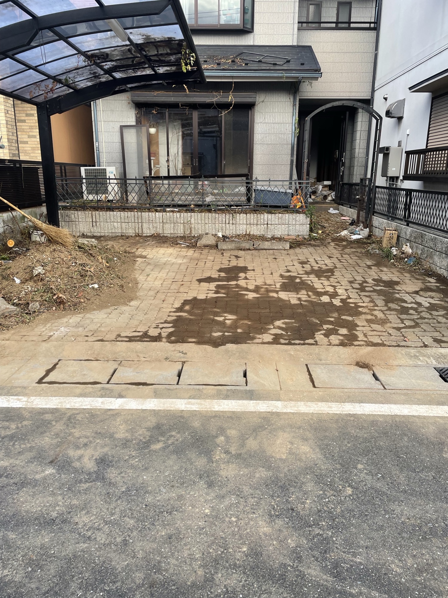 岐阜県岐阜市 カーポート 草木の撤去 作業後