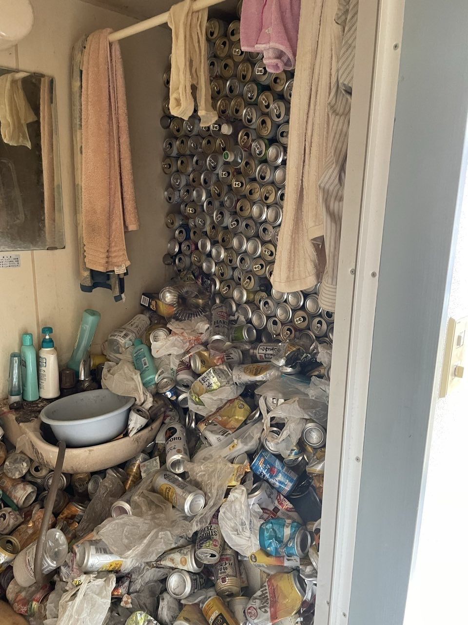 愛知県江南市 片付け作業前の室内