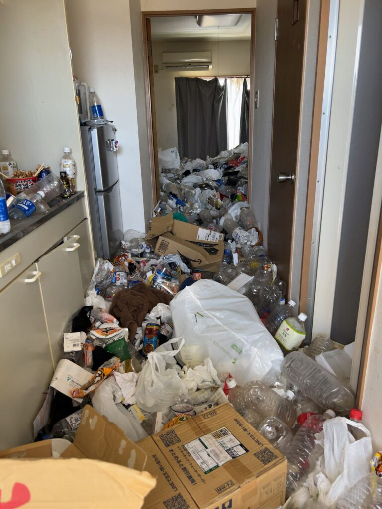 岐阜県各務原市で行ったゴミ屋敷片付け・ゴミ回収・不用品回収の作業前の様子