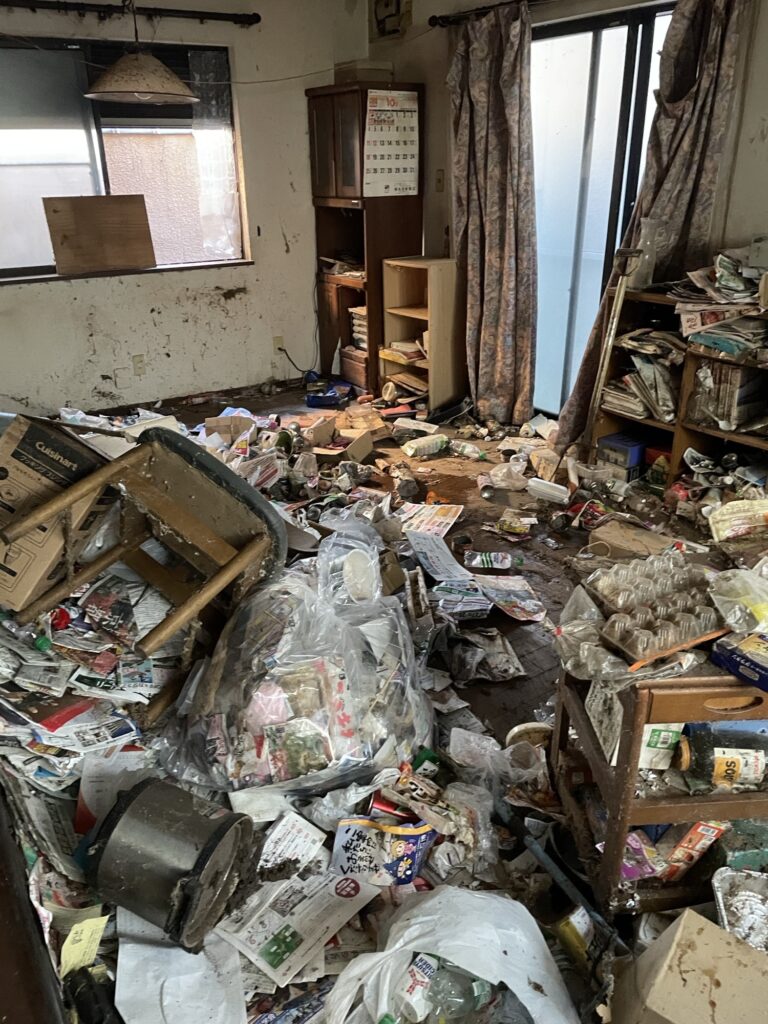 一宮市での片付け作業前の様子