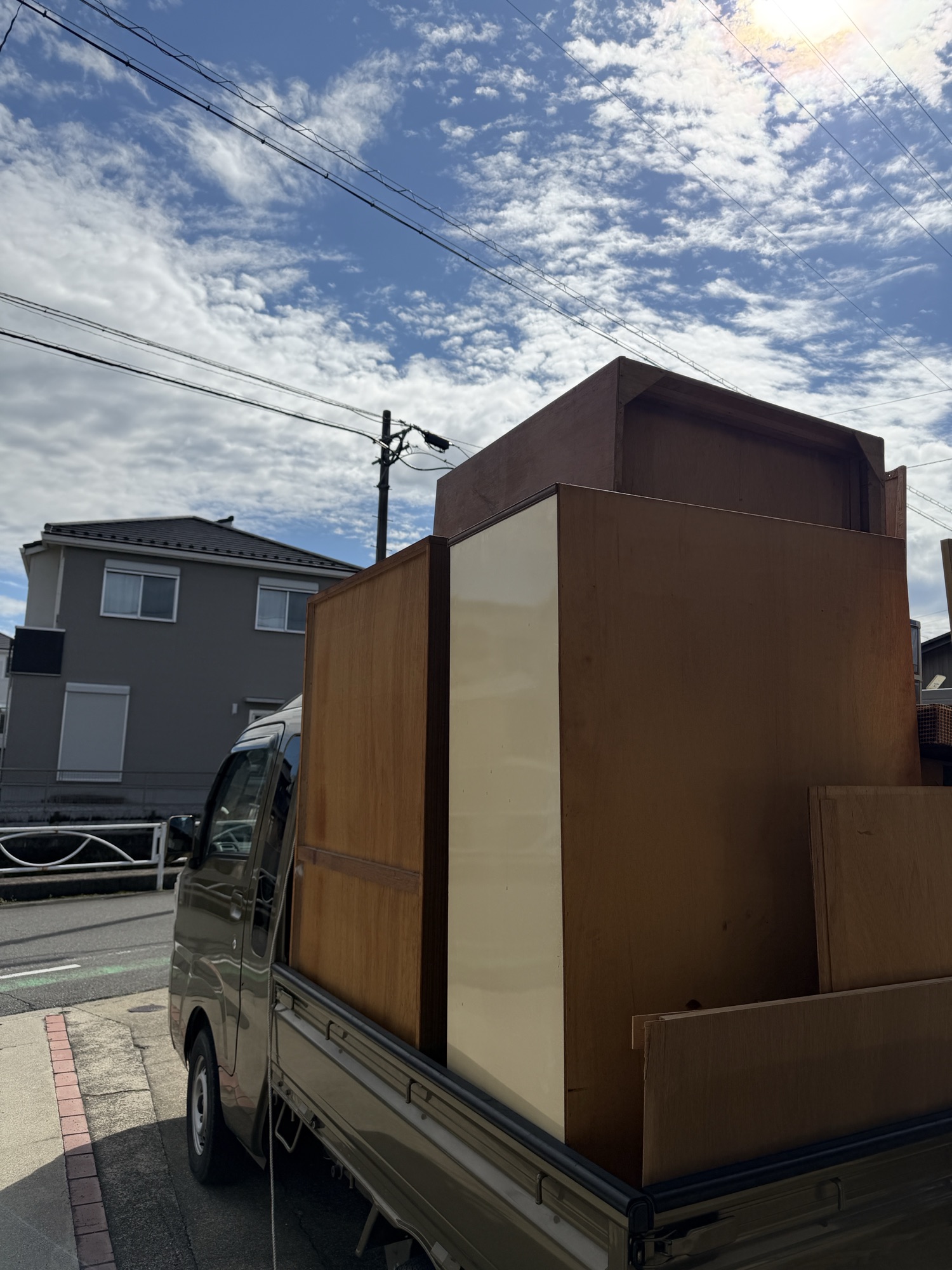 軽トラに積み込んだ不用品回収品②