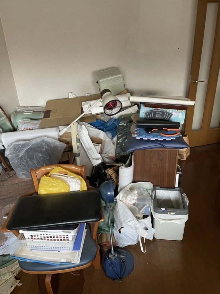 岐阜市 片付け前の室内