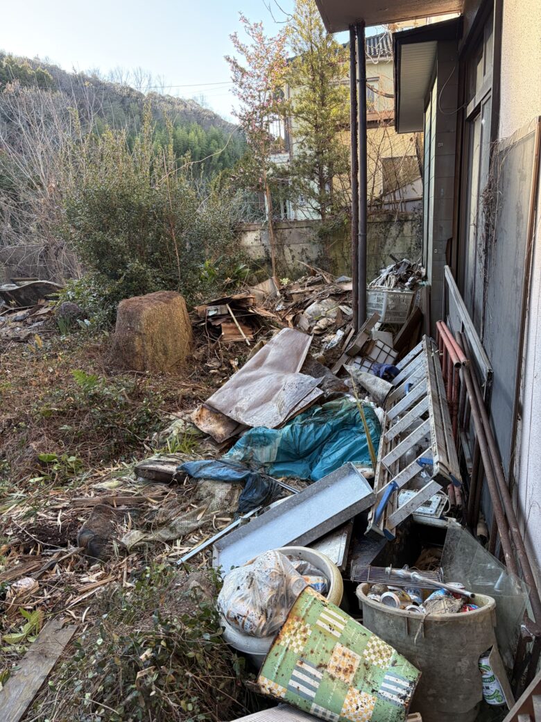 岐阜県笠松町の空き家で行った残置物撤去・不用品回収の作業前の様子