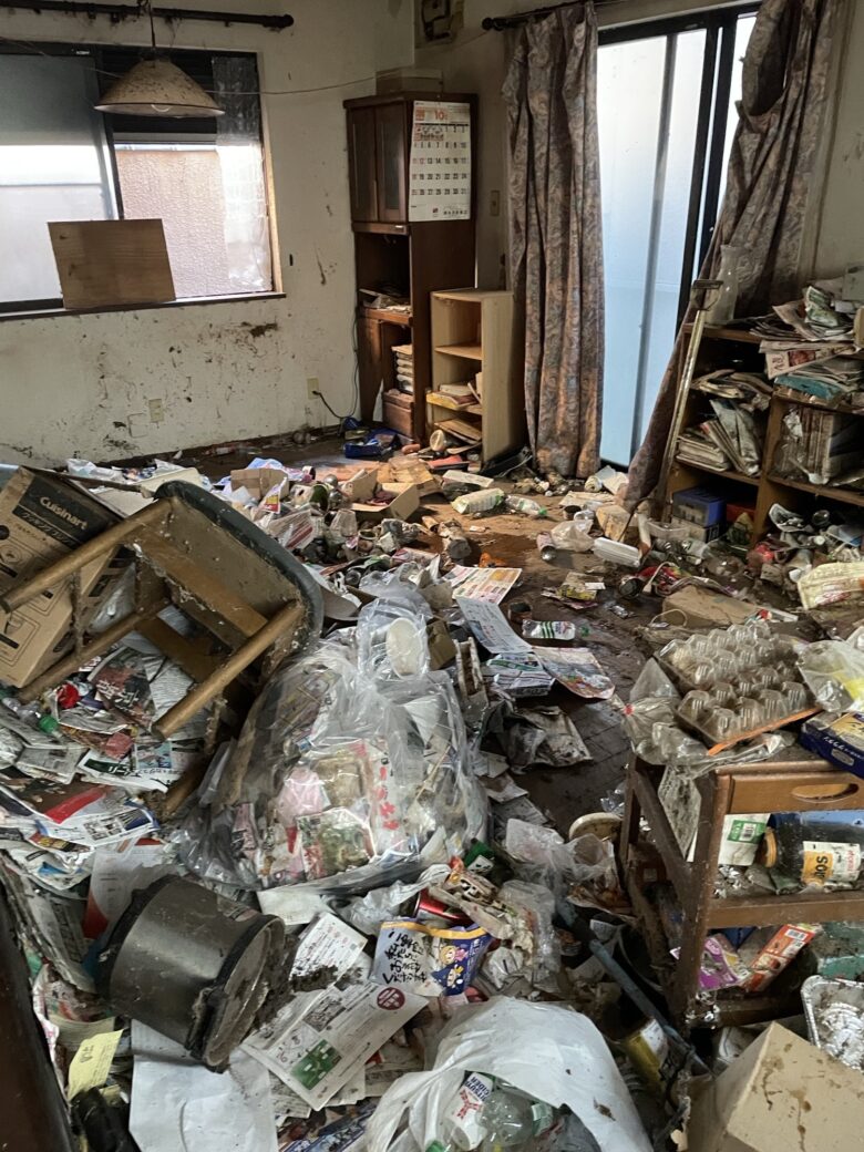 一宮市での片付け作業前の様子